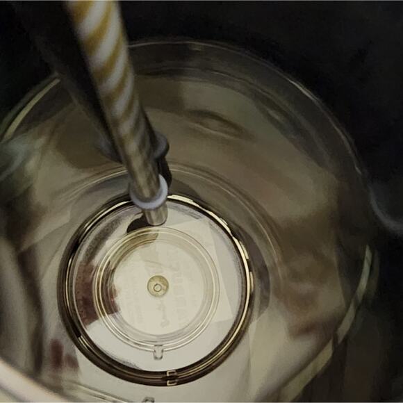 NWT GOLD Quilted STARBUCKS HOLIDAY TUMBLER Cup with lid straw 24 oz - Picture 4 of 4